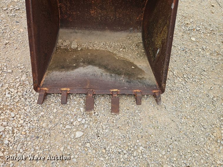 image for item EO7272 Backhoe bucket