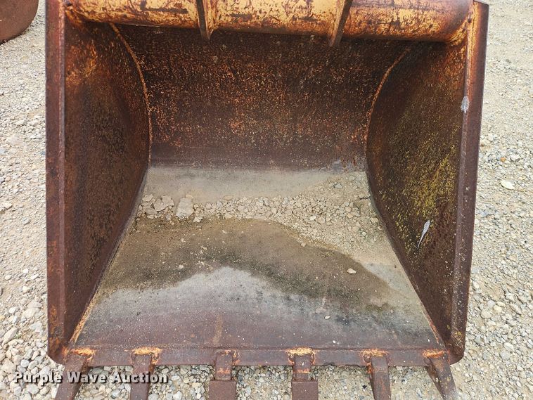 image for item EO7272 Backhoe bucket