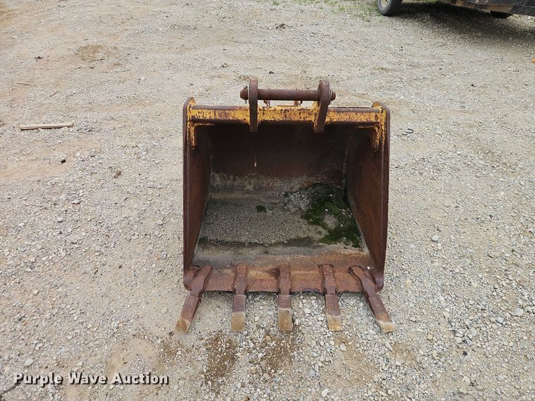 image for item EO7273 Backhoe bucket