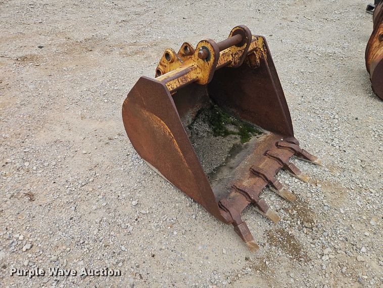 image for item EO7273 Backhoe bucket