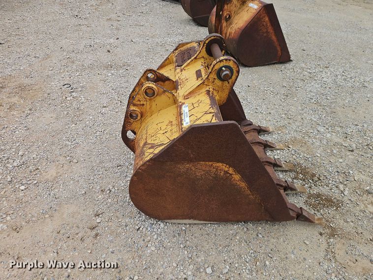 image for item EO7273 Backhoe bucket