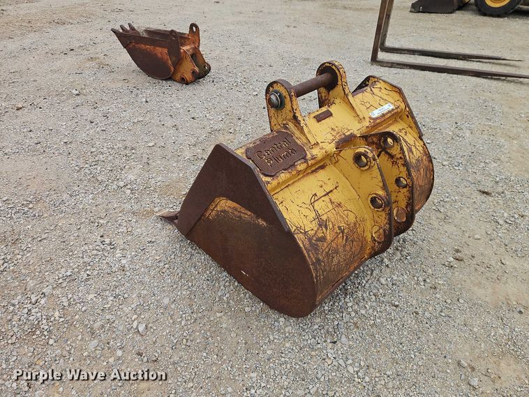 image for item EO7273 Backhoe bucket