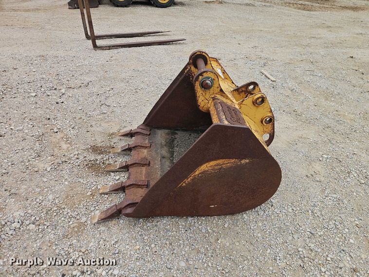 image for item EO7273 Backhoe bucket