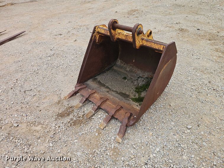 image for item EO7273 Backhoe bucket