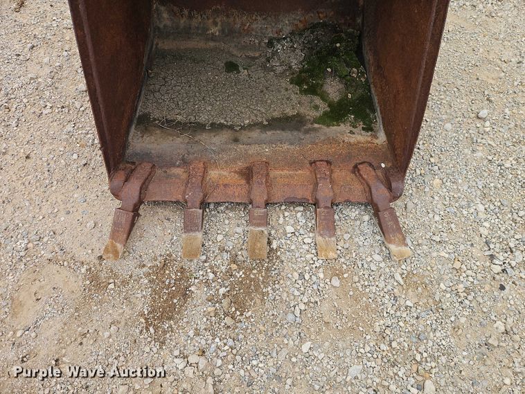 image for item EO7273 Backhoe bucket