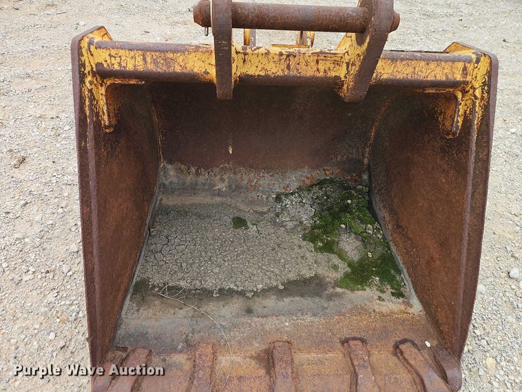 image for item EO7273 Backhoe bucket