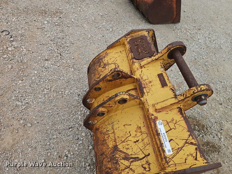 image for item EO7273 Backhoe bucket