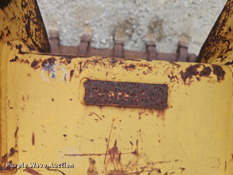 image for item EO7273 Backhoe bucket