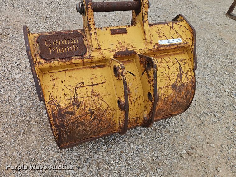image for item EO7273 Backhoe bucket
