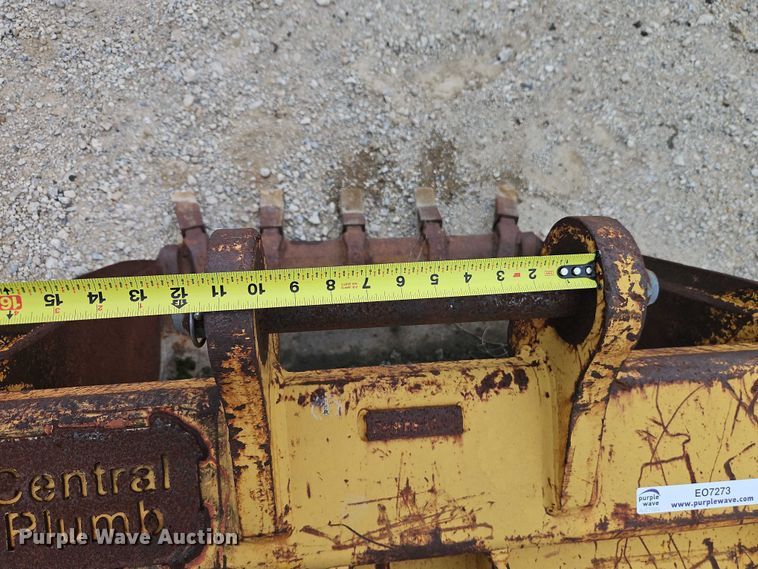 image for item EO7273 Backhoe bucket
