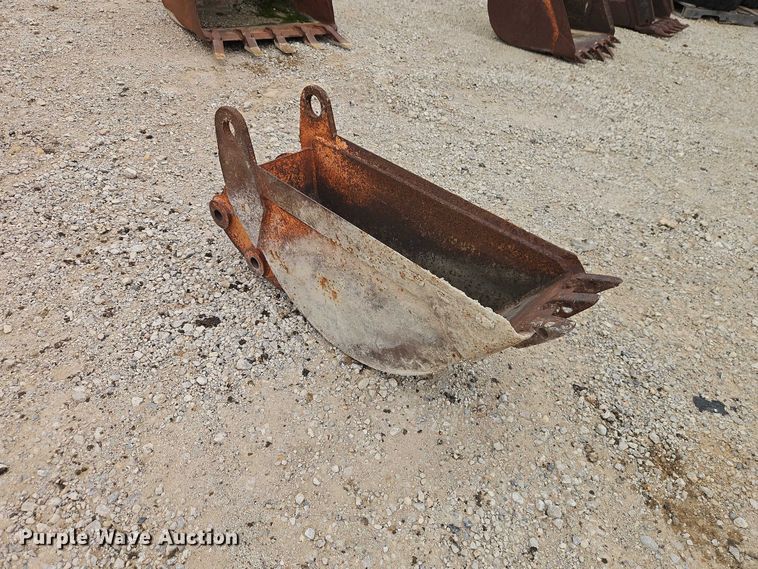 image for item EO7274 Backhoe bucket