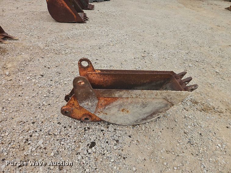 image for item EO7274 Backhoe bucket
