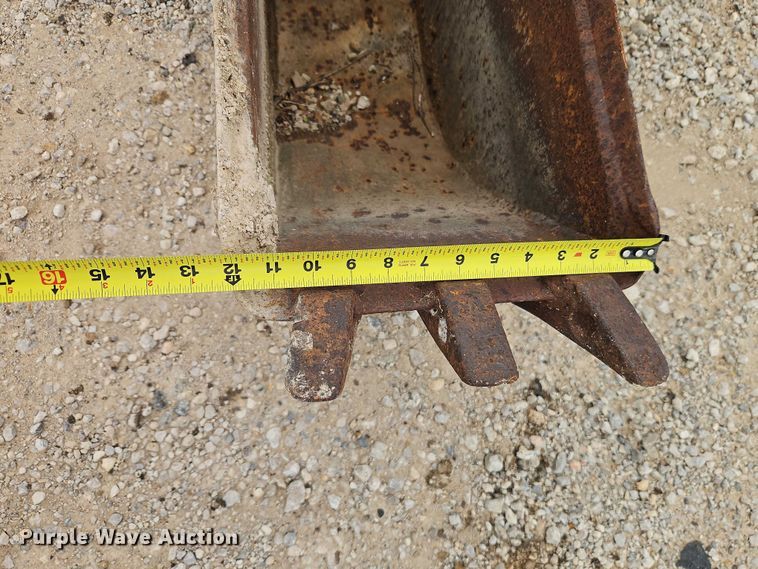 image for item EO7274 Backhoe bucket