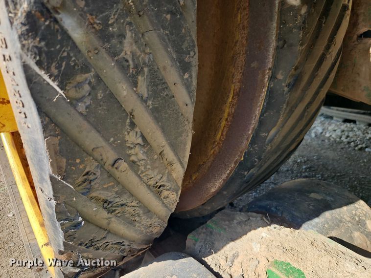 image for item EO7289 2009 John Deere 9530T tractor