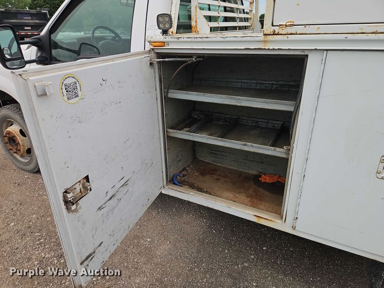 image for item EO7294 2000 Ford F450 Super Duty utility / service truck