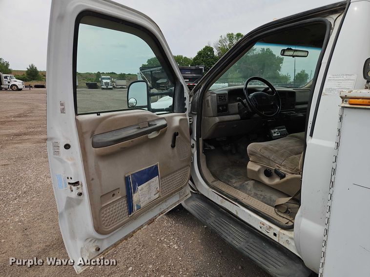 image for item EO7294 2000 Ford F450 Super Duty utility / service truck