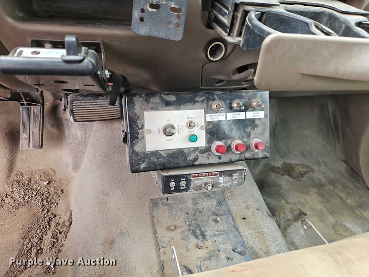 image for item EO7294 2000 Ford F450 Super Duty utility / service truck
