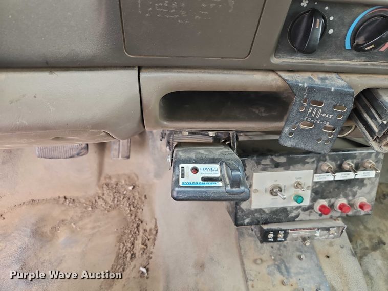image for item EO7294 2000 Ford F450 Super Duty utility / service truck