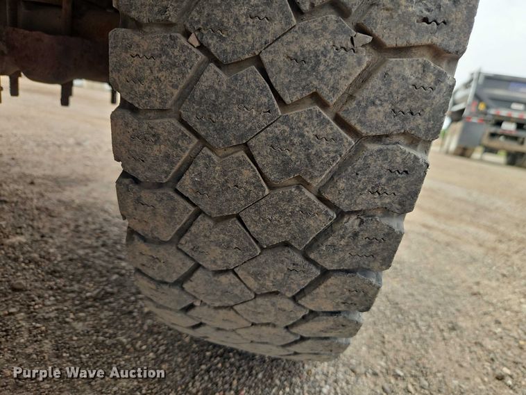 image for item EO7294 2000 Ford F450 Super Duty utility / service truck