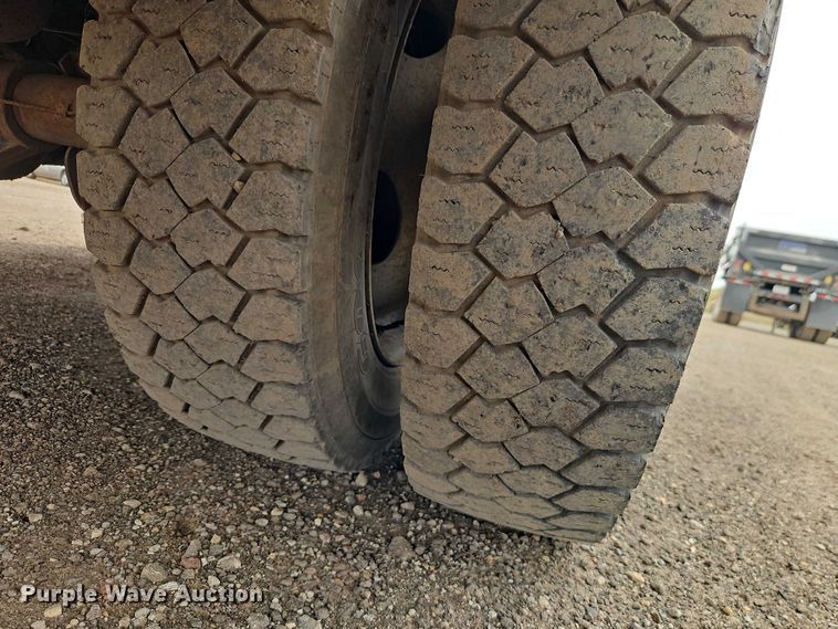 image for item EO7294 2000 Ford F450 Super Duty utility / service truck