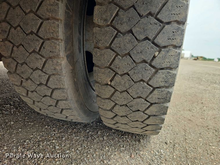 image for item EO7294 2000 Ford F450 Super Duty utility / service truck