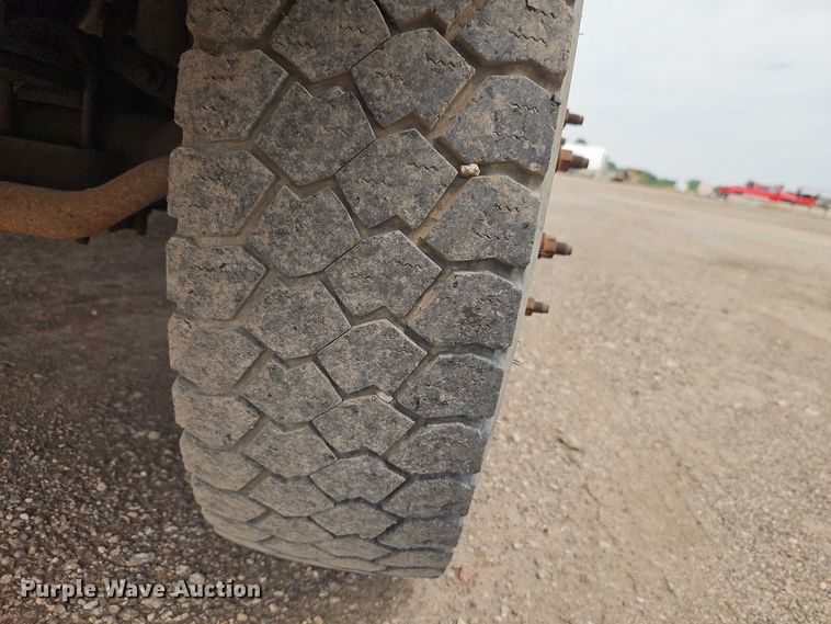 image for item EO7294 2000 Ford F450 Super Duty utility / service truck