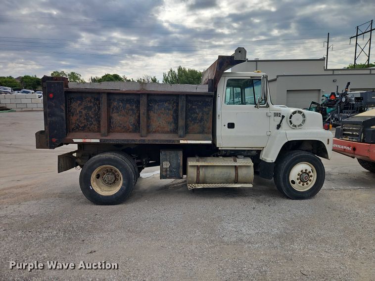 image for item EO7298 1995 Ford LN8000 dump truck