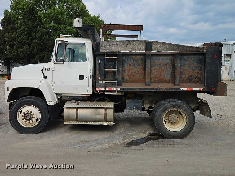 image for item EO7298 1995 Ford LN8000 dump truck