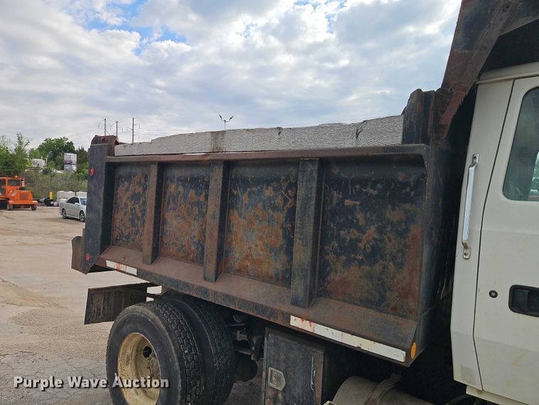 image for item EO7298 1995 Ford LN8000 dump truck