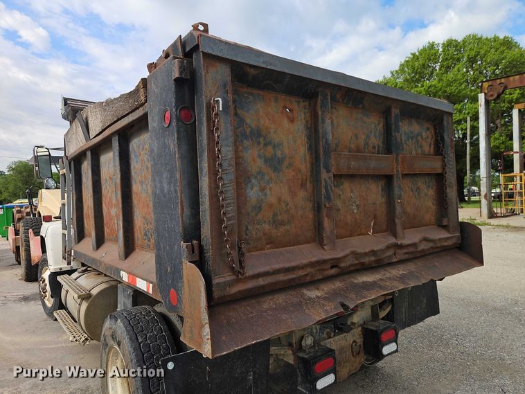 image for item EO7298 1995 Ford LN8000 dump truck