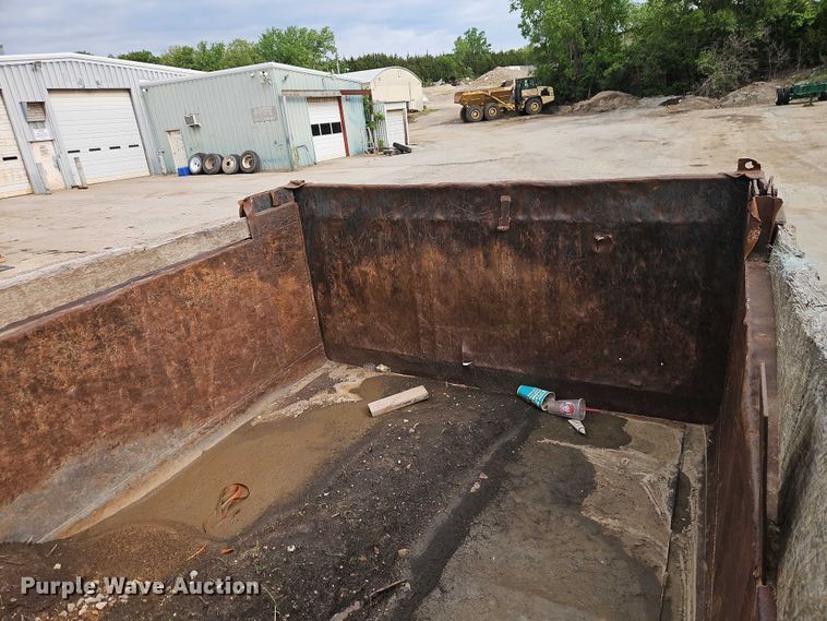 image for item EO7298 1995 Ford LN8000 dump truck