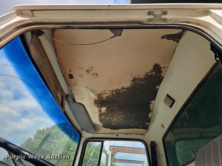 image for item EO7298 1995 Ford LN8000 dump truck