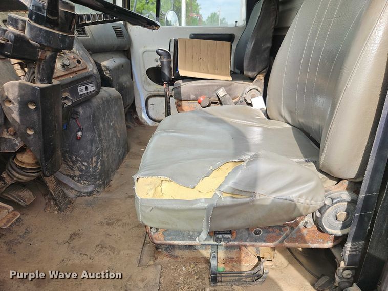 image for item EO7298 1995 Ford LN8000 dump truck
