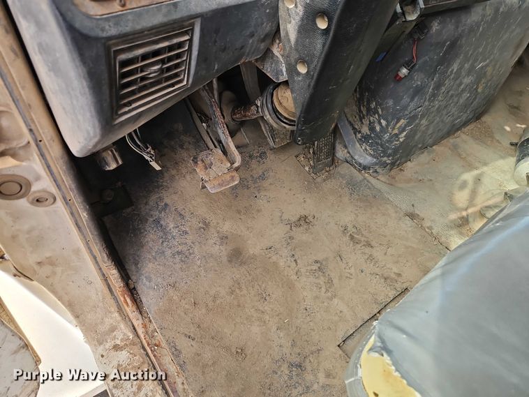 image for item EO7298 1995 Ford LN8000 dump truck