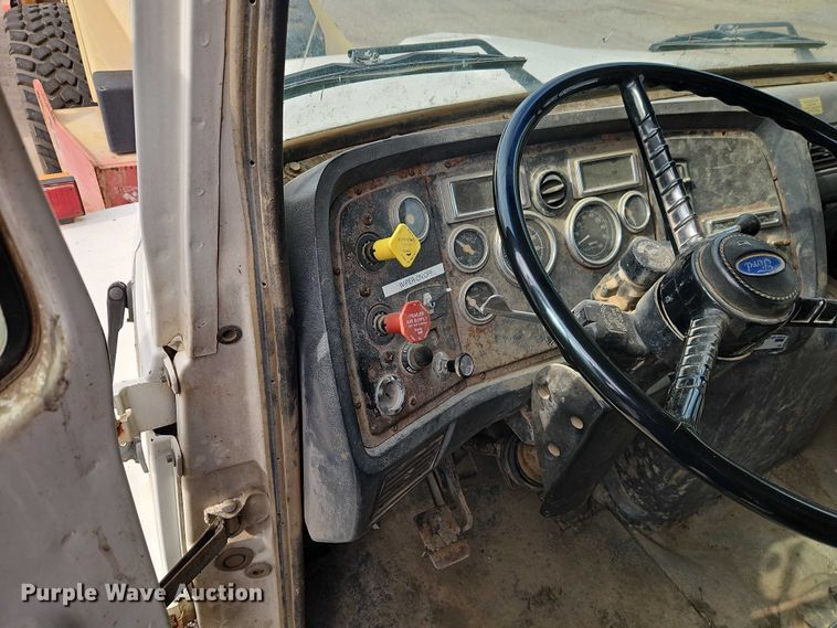 image for item EO7298 1995 Ford LN8000 dump truck