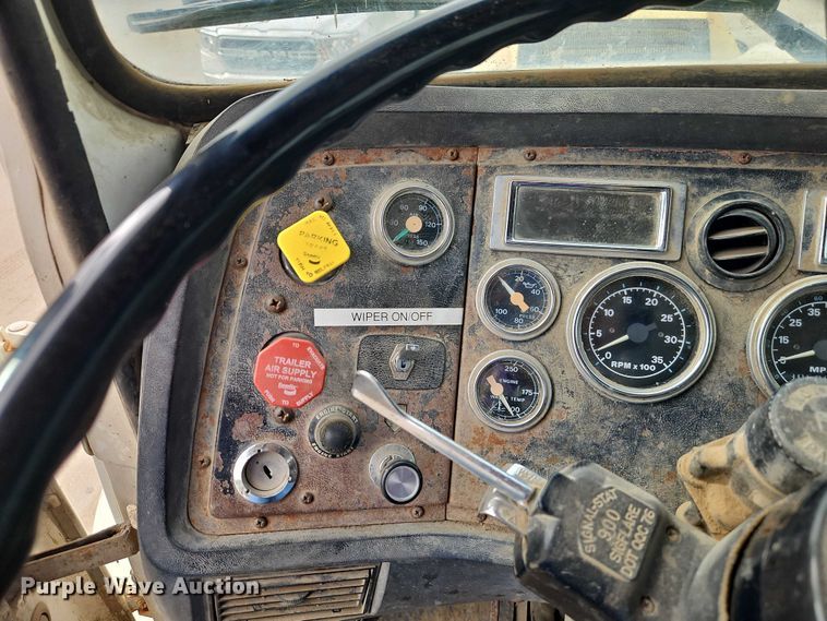 image for item EO7298 1995 Ford LN8000 dump truck
