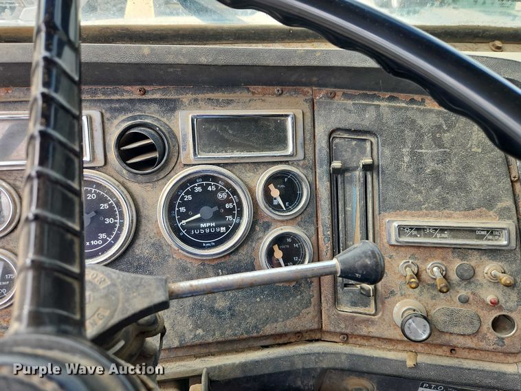 image for item EO7298 1995 Ford LN8000 dump truck