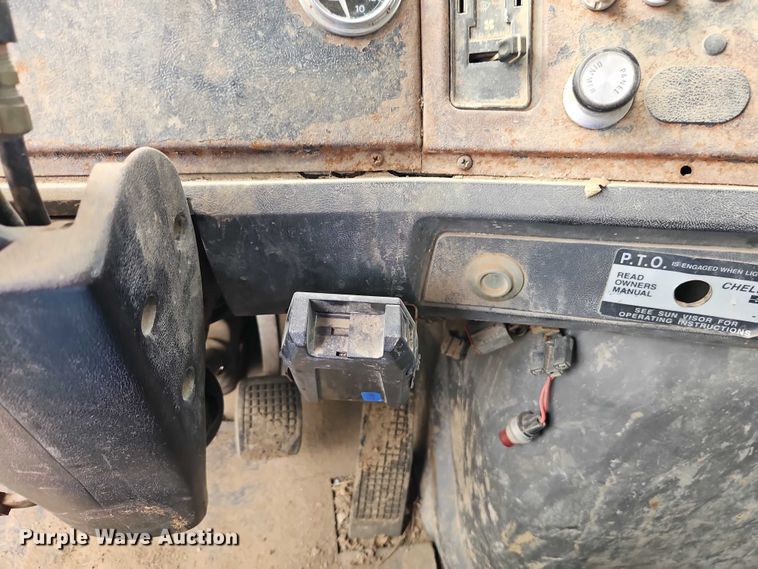 image for item EO7298 1995 Ford LN8000 dump truck