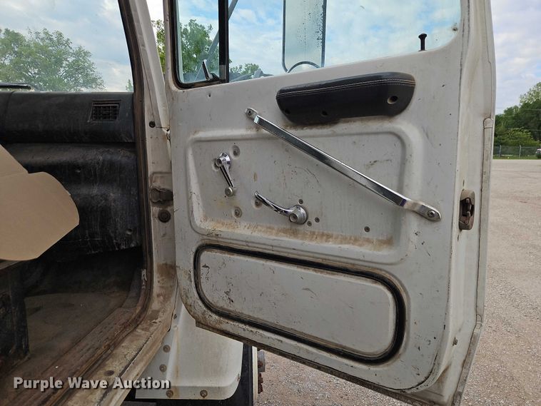 image for item EO7298 1995 Ford LN8000 dump truck