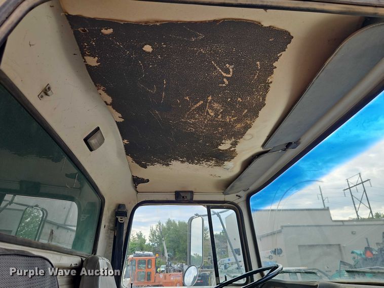 image for item EO7298 1995 Ford LN8000 dump truck