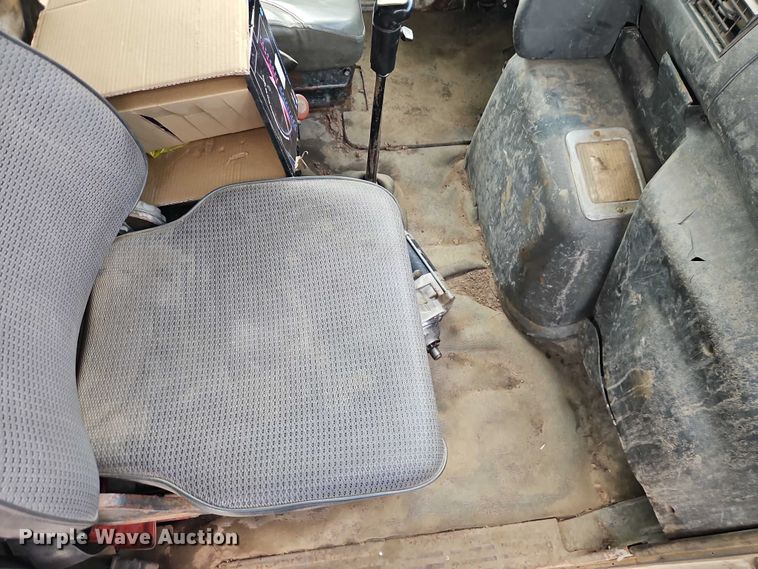 image for item EO7298 1995 Ford LN8000 dump truck