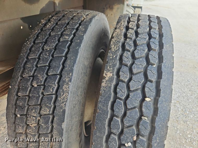 image for item EO7298 1995 Ford LN8000 dump truck