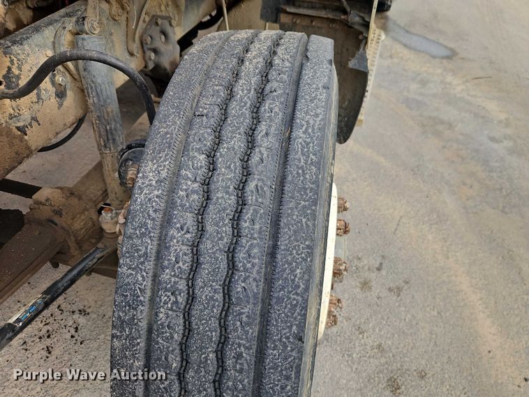 image for item EO7298 1995 Ford LN8000 dump truck