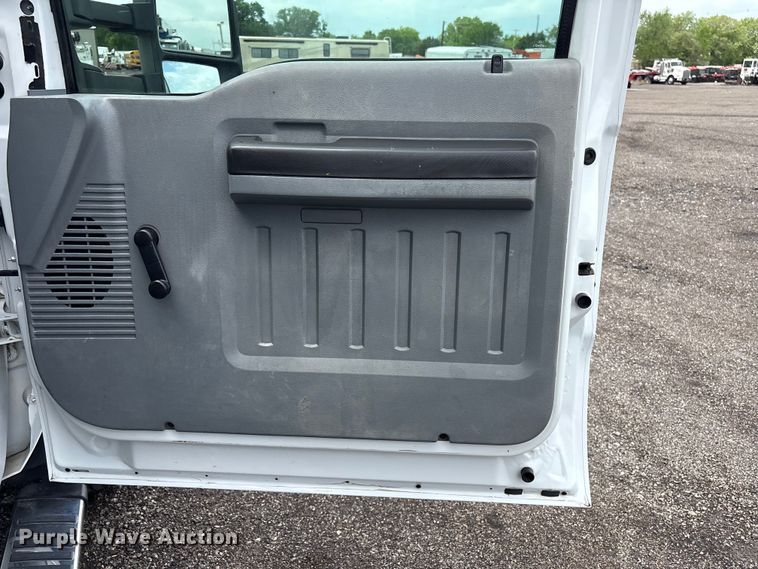 image for item EQ1458 2011 Ford F550 Super Duty  Crew Cab utility / service truck