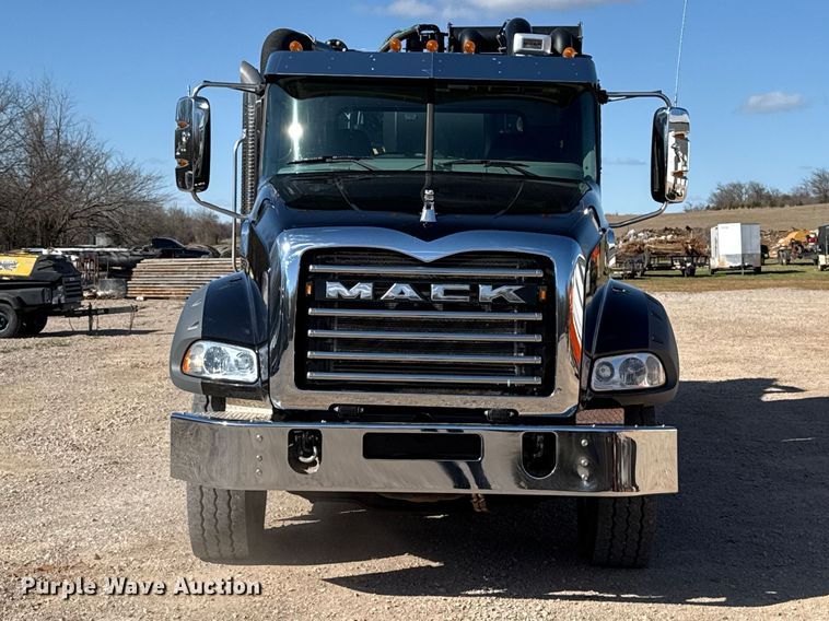 image for item ES5979 2023 Mack Granite hydrovac truck