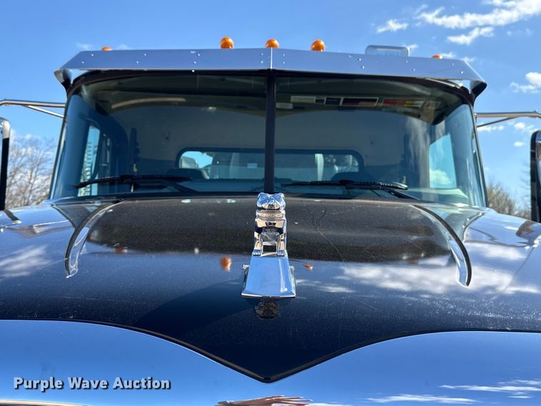 image for item ES5979 2023 Mack Granite hydrovac truck