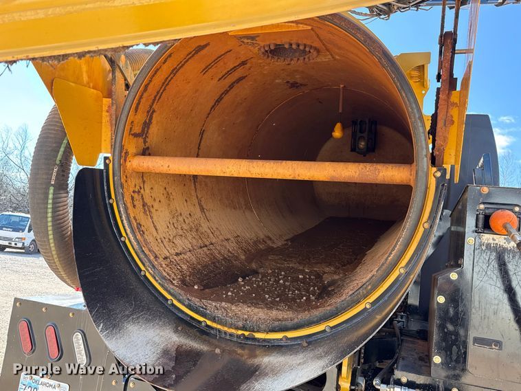 image for item ES5979 2023 Mack Granite hydrovac truck