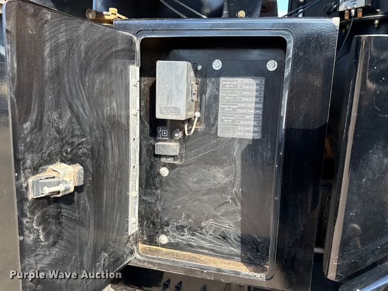 image for item ES5979 2023 Mack Granite hydrovac truck