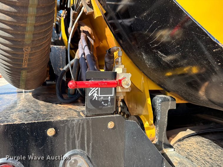 image for item ES5979 2023 Mack Granite hydrovac truck