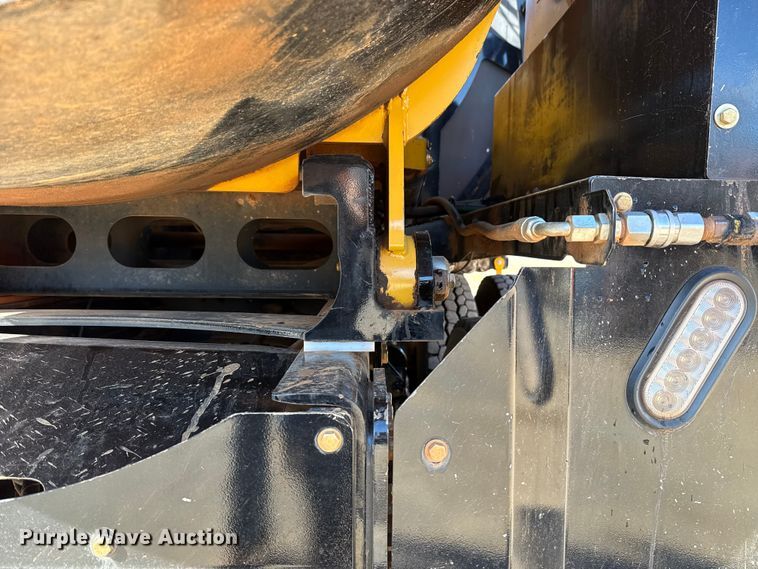 image for item ES5979 2023 Mack Granite hydrovac truck